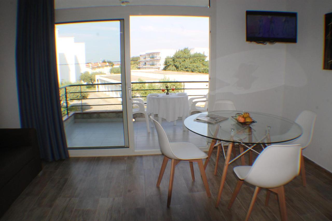 Agi Rescator Apartments Roses Zewnętrze zdjęcie
