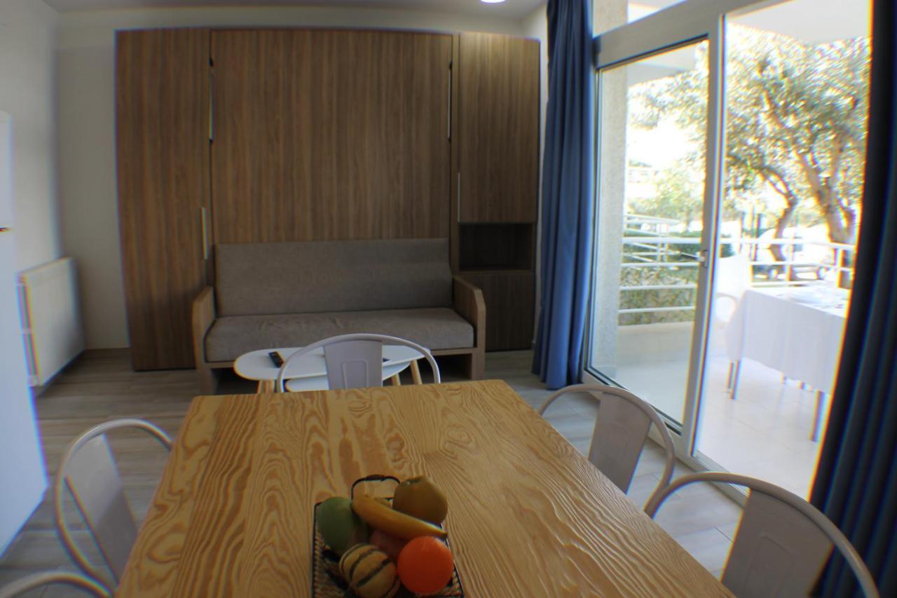 Agi Rescator Apartments Roses Zewnętrze zdjęcie
